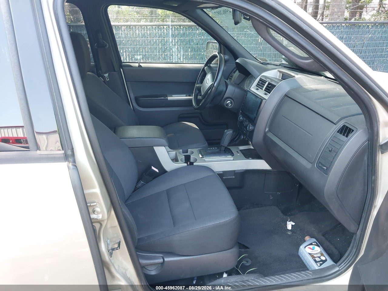 2011 FORD ESCAPE XLT · 5/11