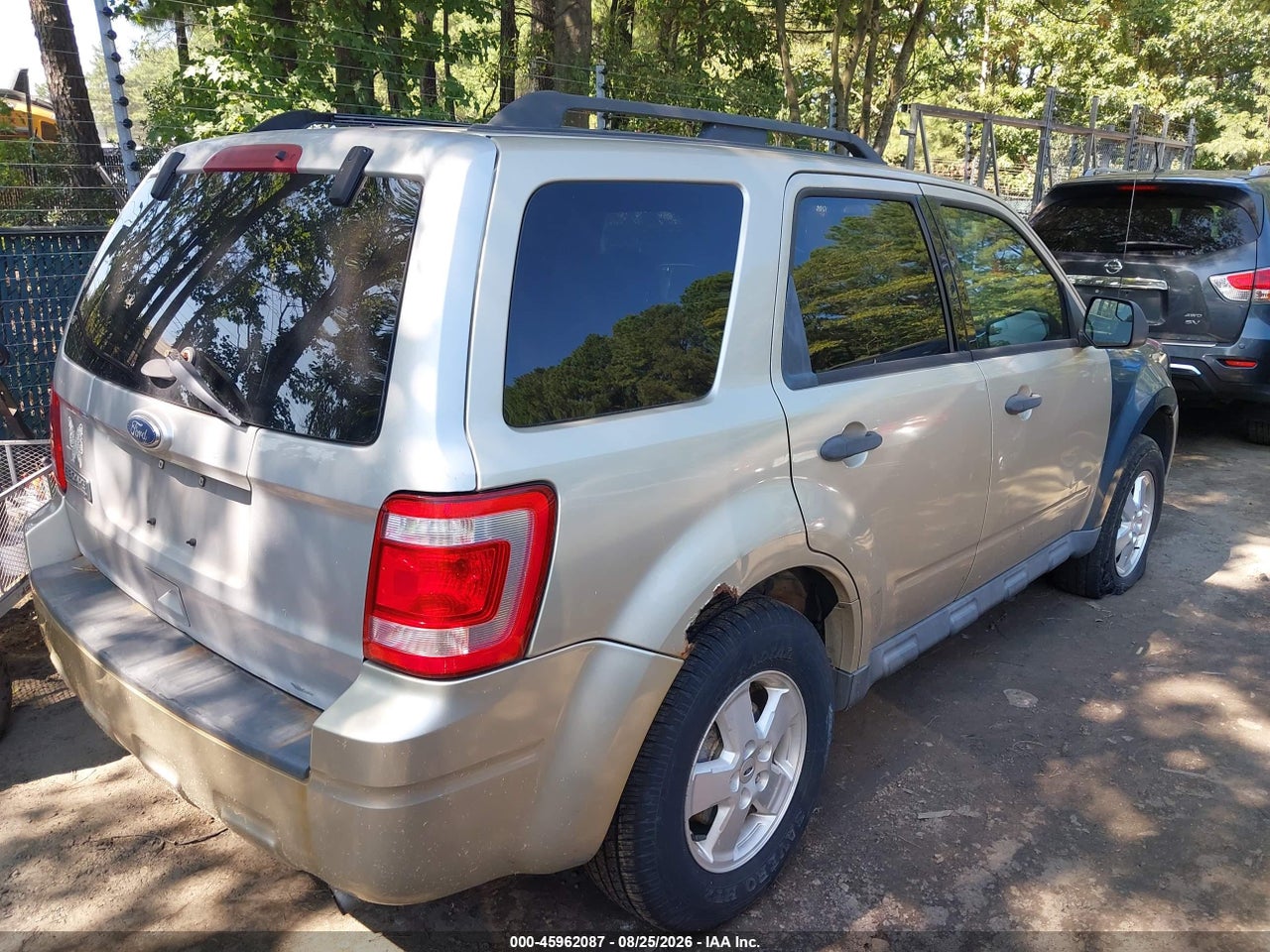 2011 FORD ESCAPE XLT · 4/11