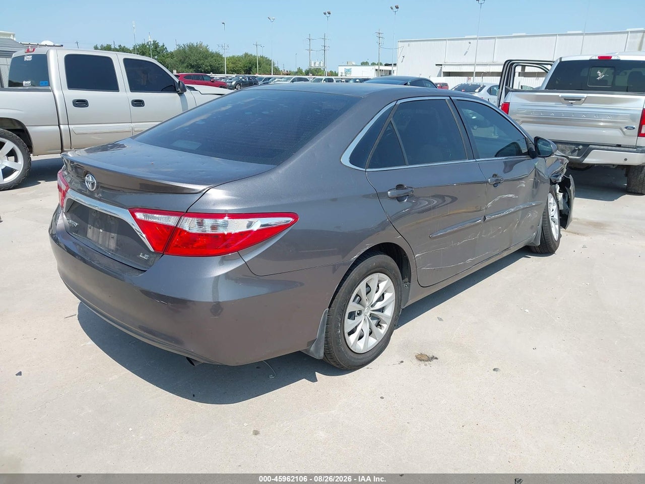 2016 TOYOTA CAMRY LE · 4/11