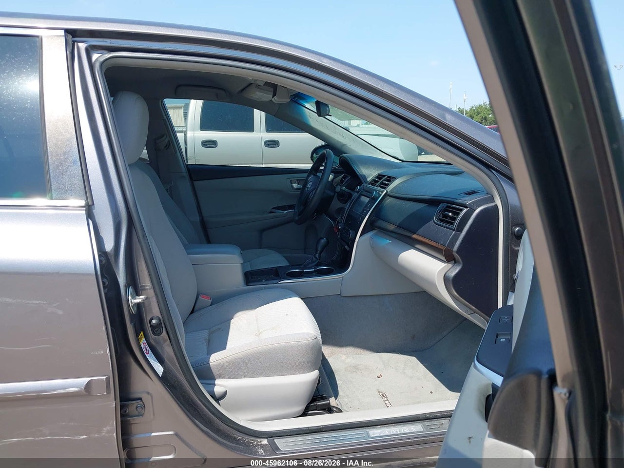 2016 TOYOTA CAMRY LE · 5/11