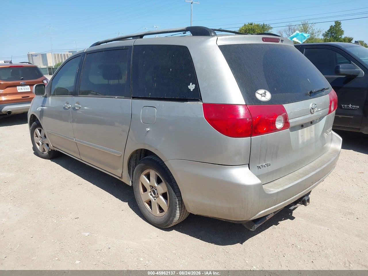 2008 TOYOTA SIENNA XLE · 3/11