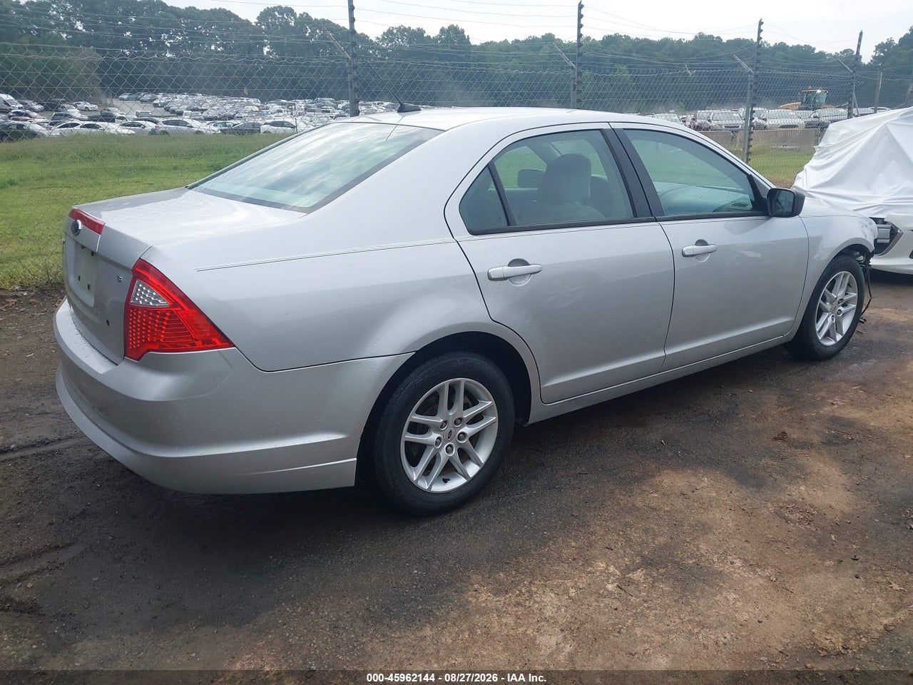 2010 FORD FUSION S · 4/11