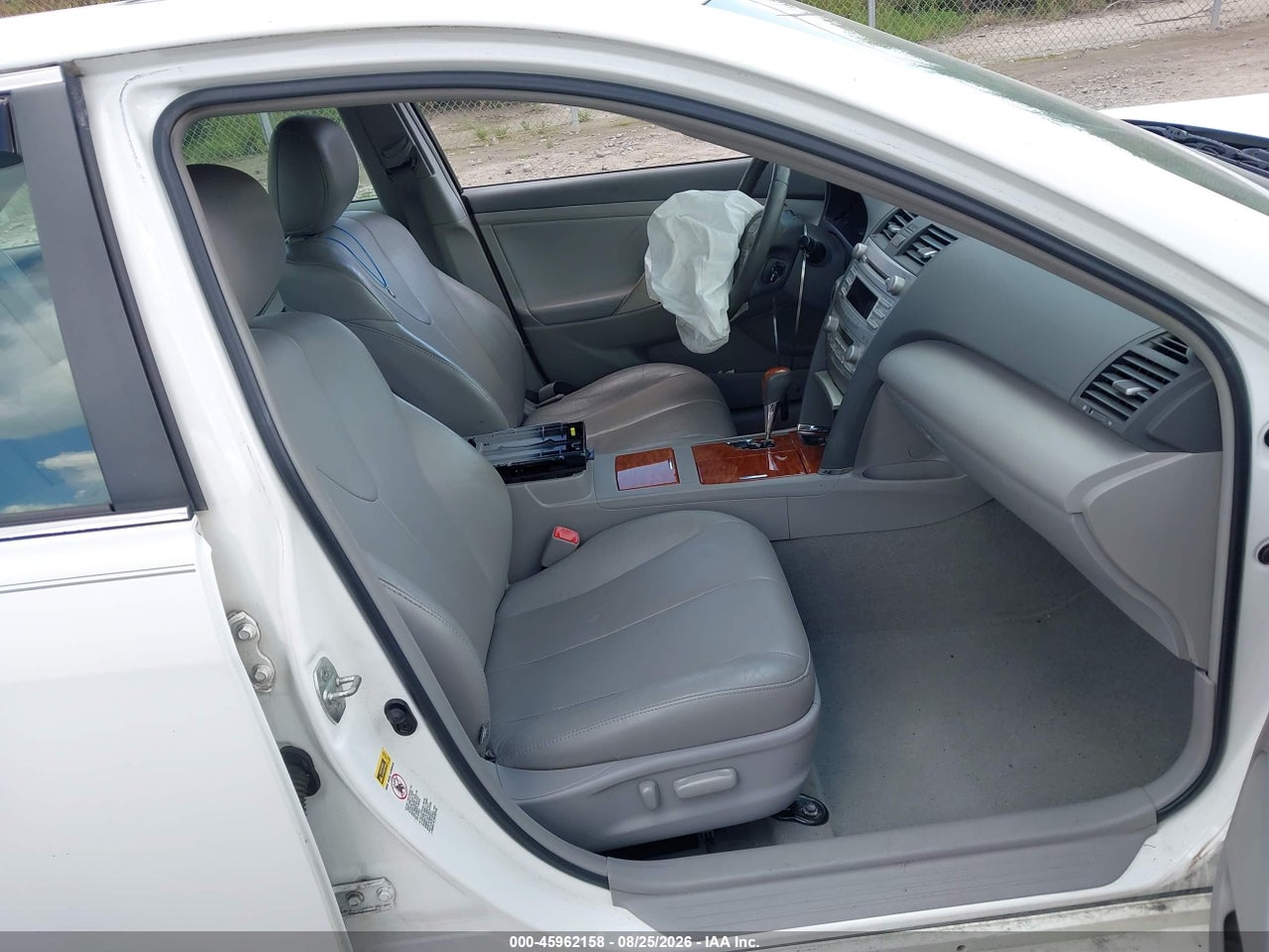 2011 TOYOTA CAMRY XLE · 5/11