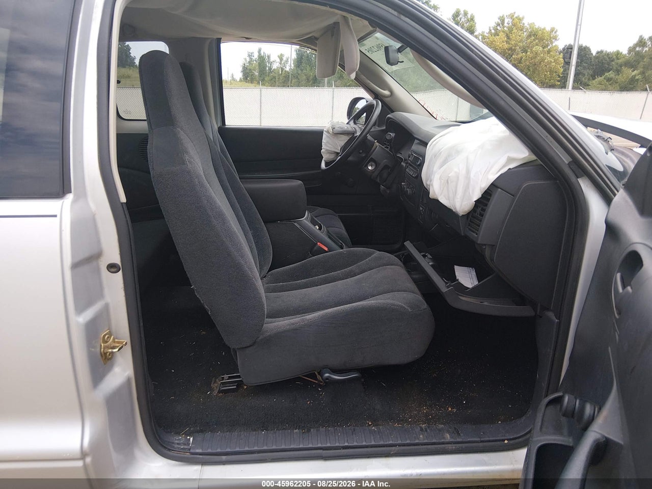 2004 DODGE DAKOTA · 5/11