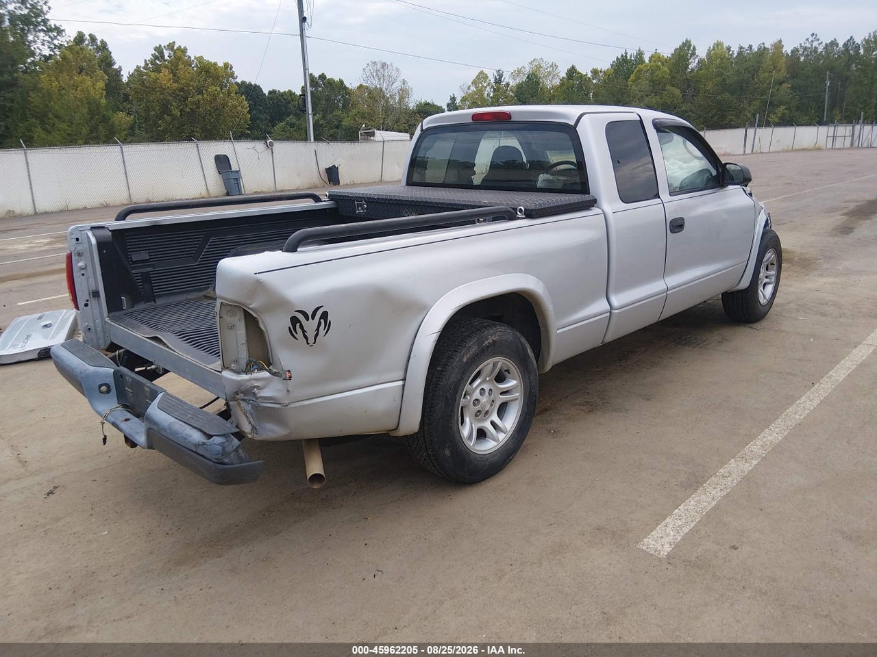 2004 DODGE DAKOTA · 4/11