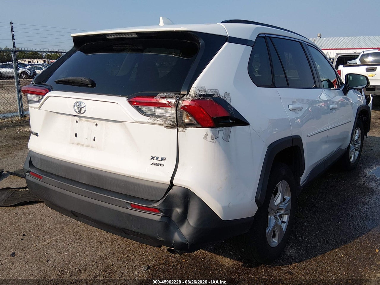 2020 TOYOTA RAV4 XLE · 4/11