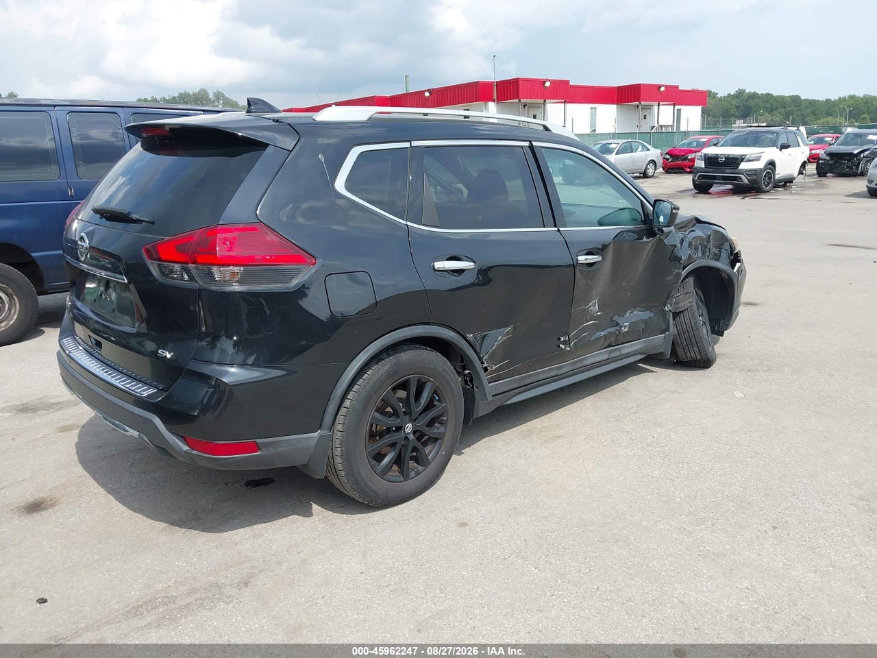 2017 NISSAN ROGUE SV · 4/11