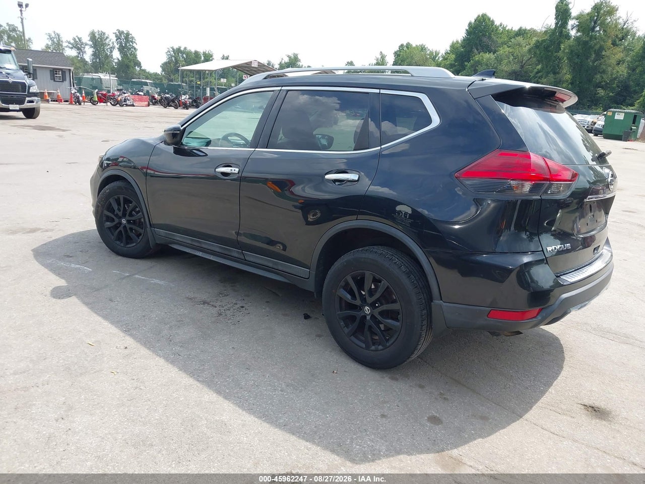 2017 NISSAN ROGUE SV · 3/11