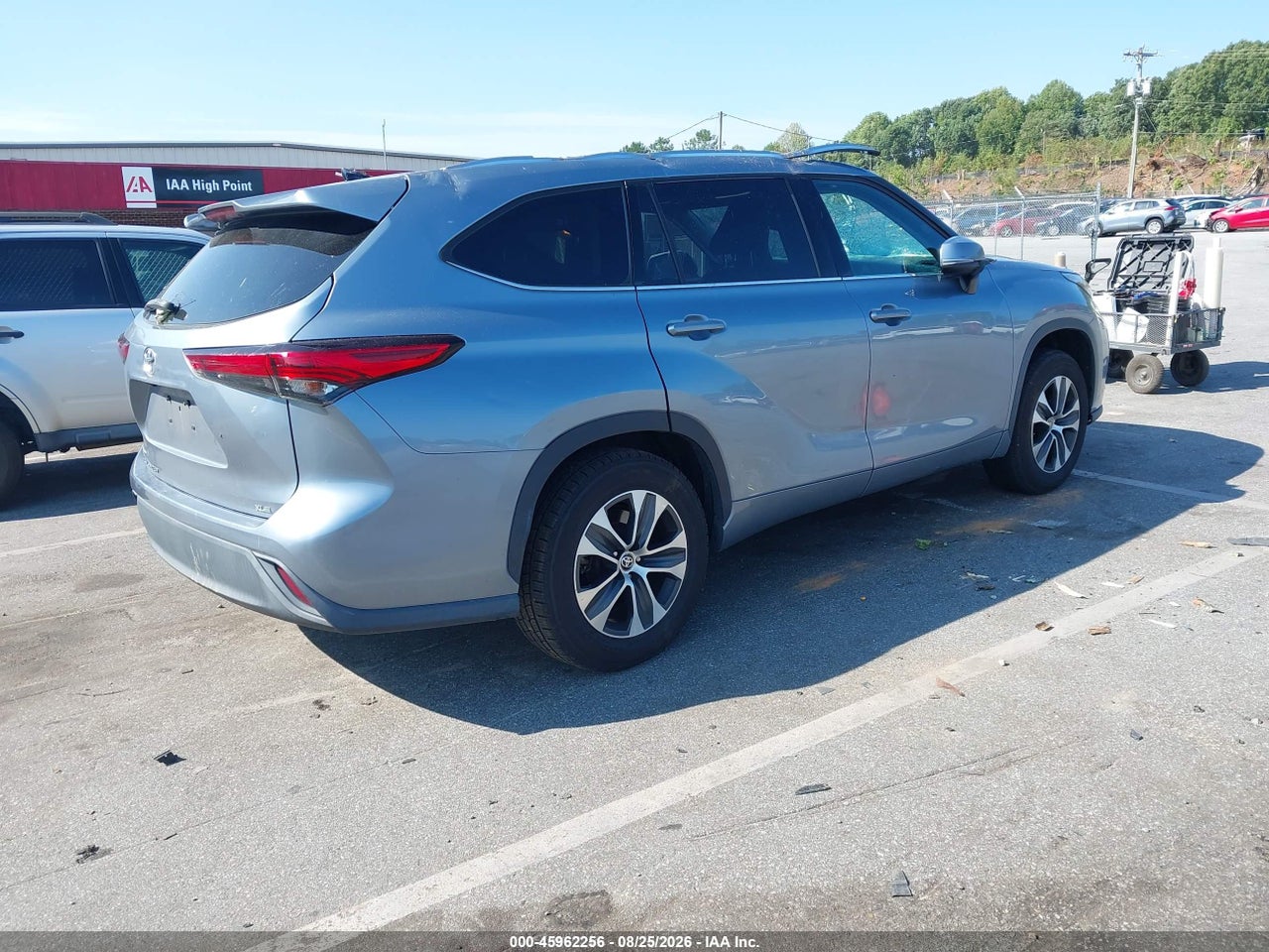 2020 TOYOTA HIGHLANDER XLE · 4/11