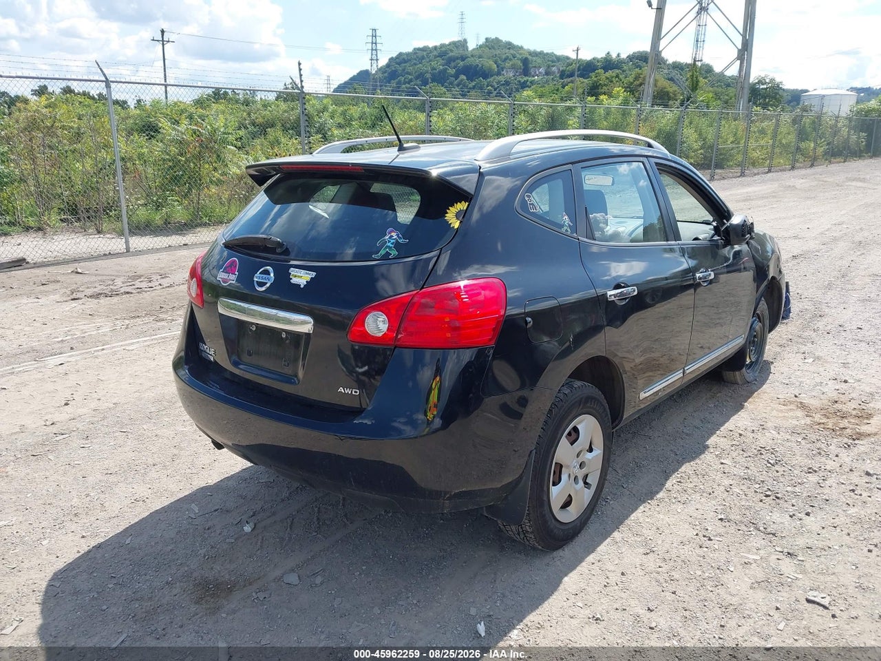 2015 NISSAN ROGUE SELECT S · 4/11
