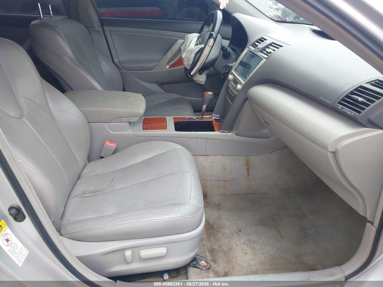 2011 TOYOTA CAMRY XLE · 5/11