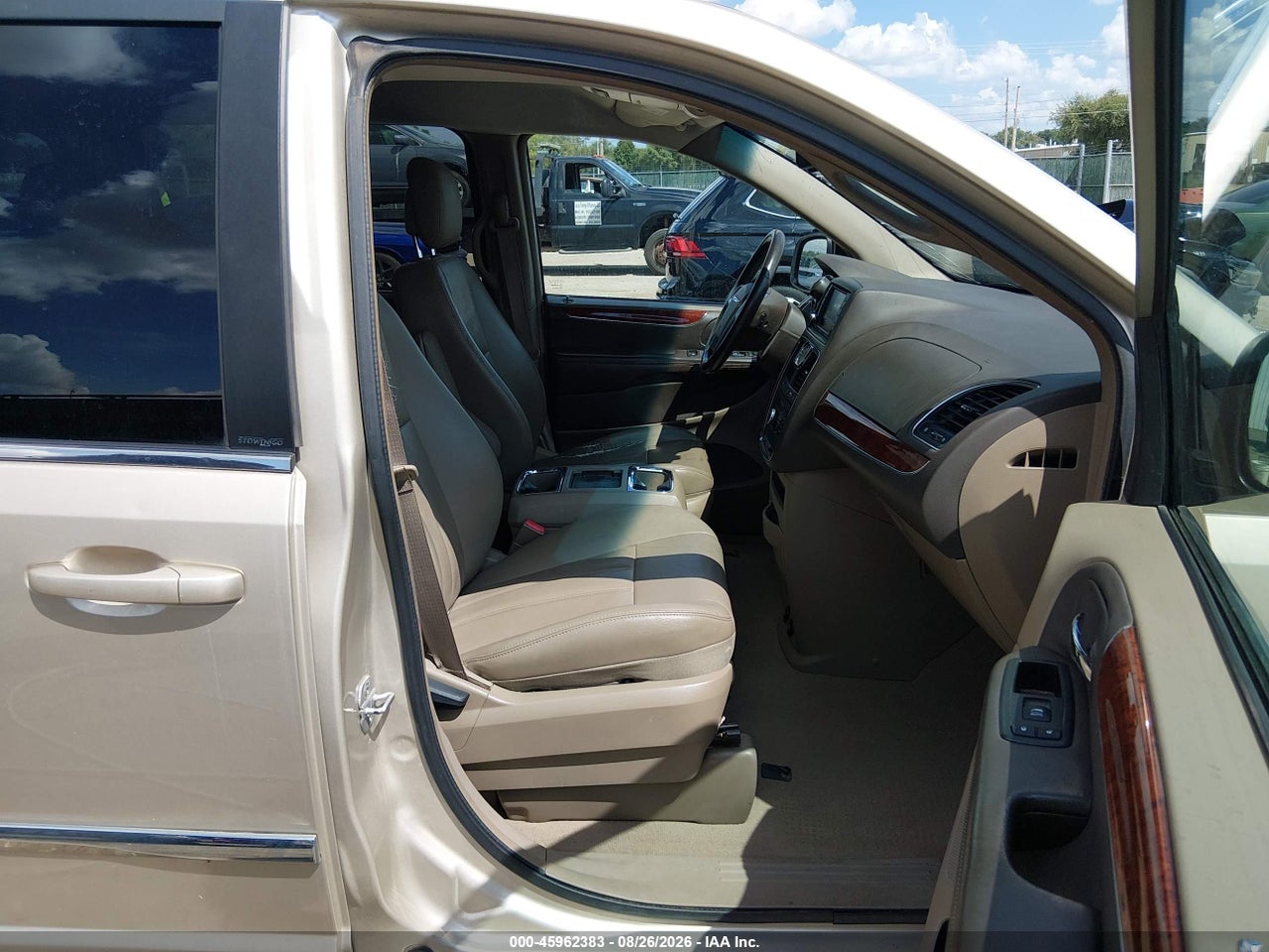 2013 CHRYSLER TOWN &amp; COUNTRY TOURING · 5/11