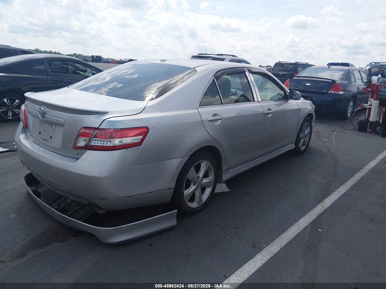 2011 TOYOTA CAMRY SE · 4/11