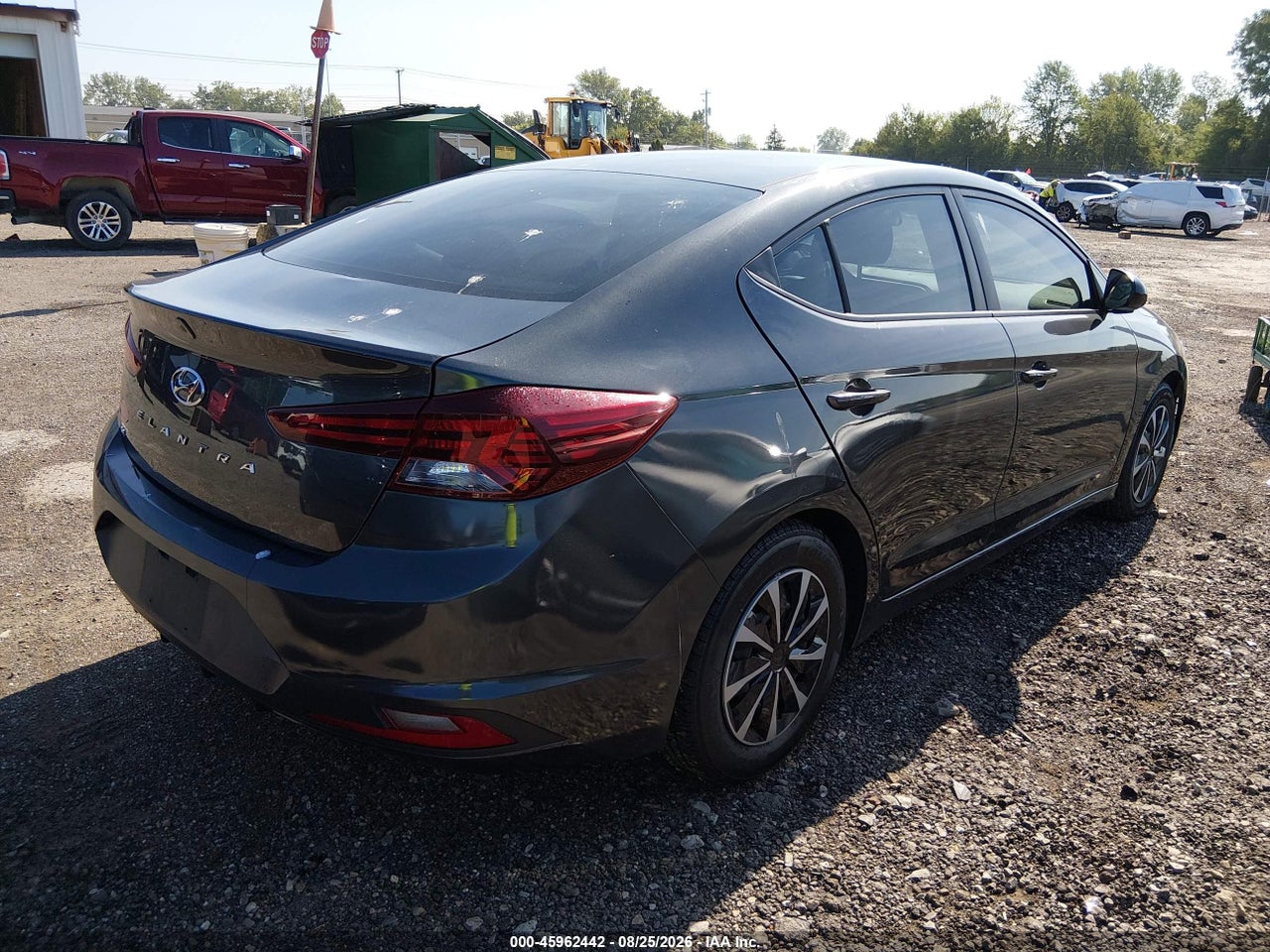 2020 HYUNDAI ELANTRA SE · 4/10