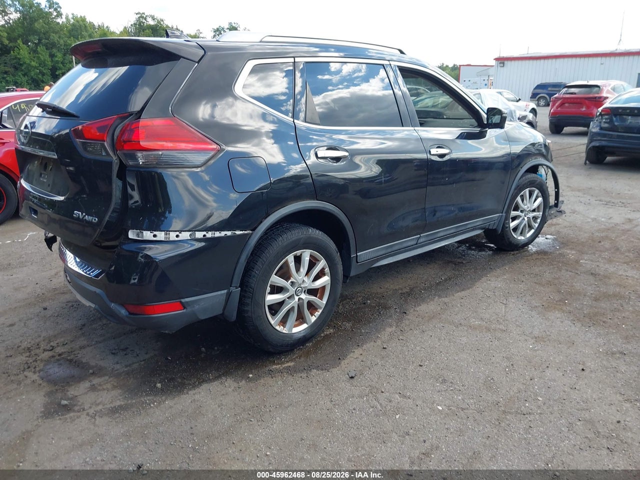 2017 NISSAN ROGUE SV · 4/11