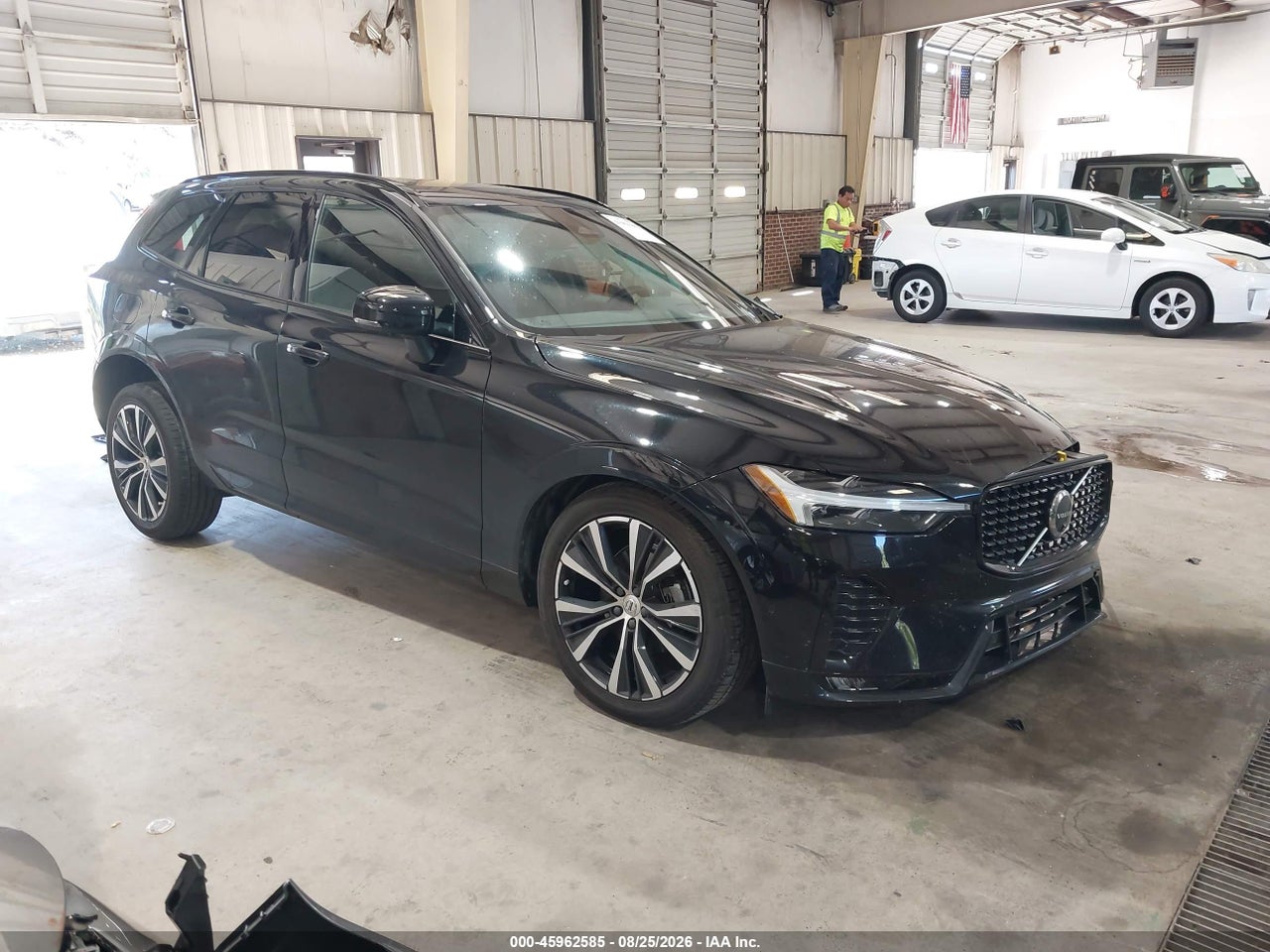2024 VOLVO XC60 B5 ULTIMATE DARK THEME