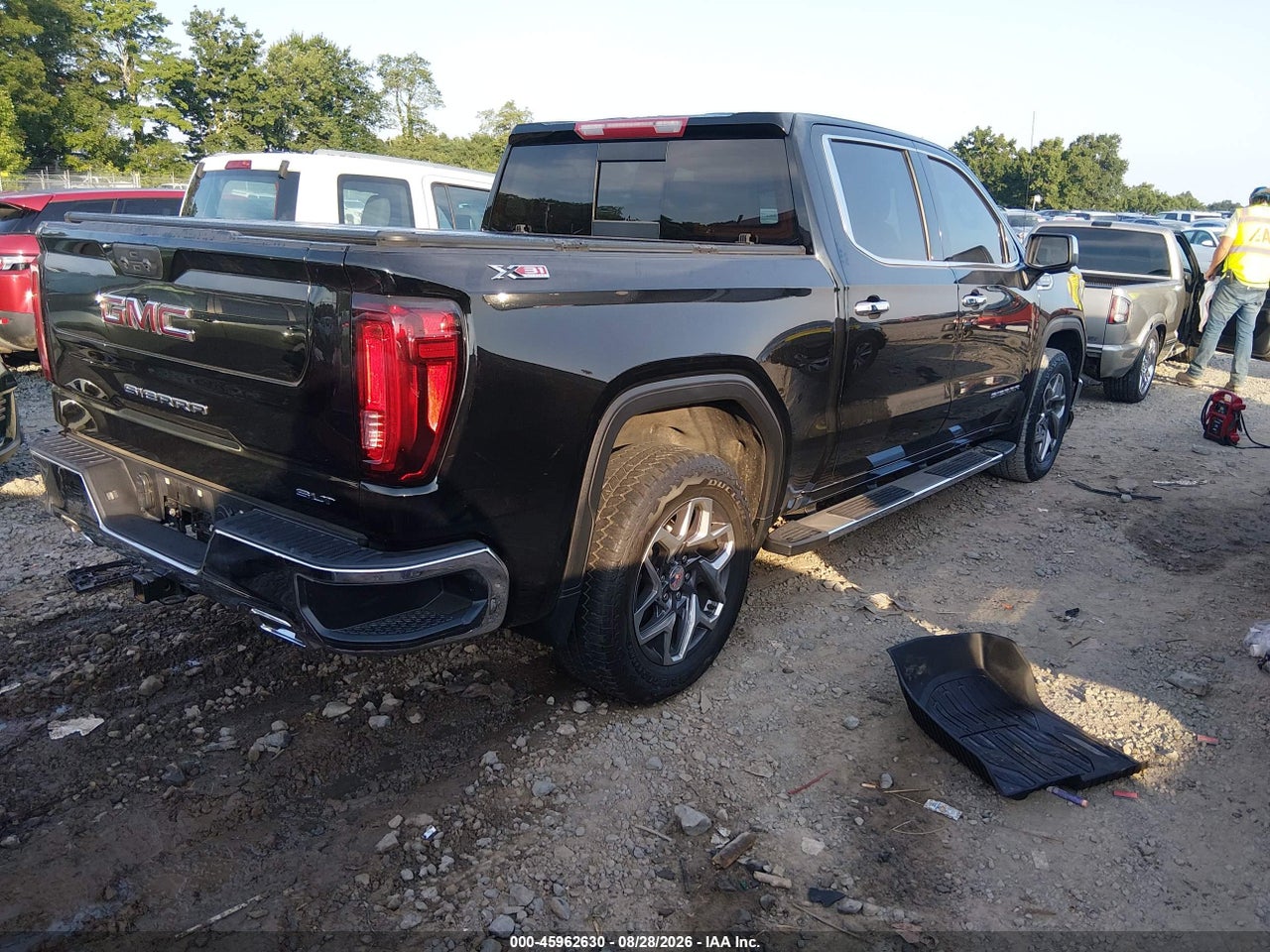 2023 GMC SIERRA 1500 4WD  SHORT BOX SLT · 4/10