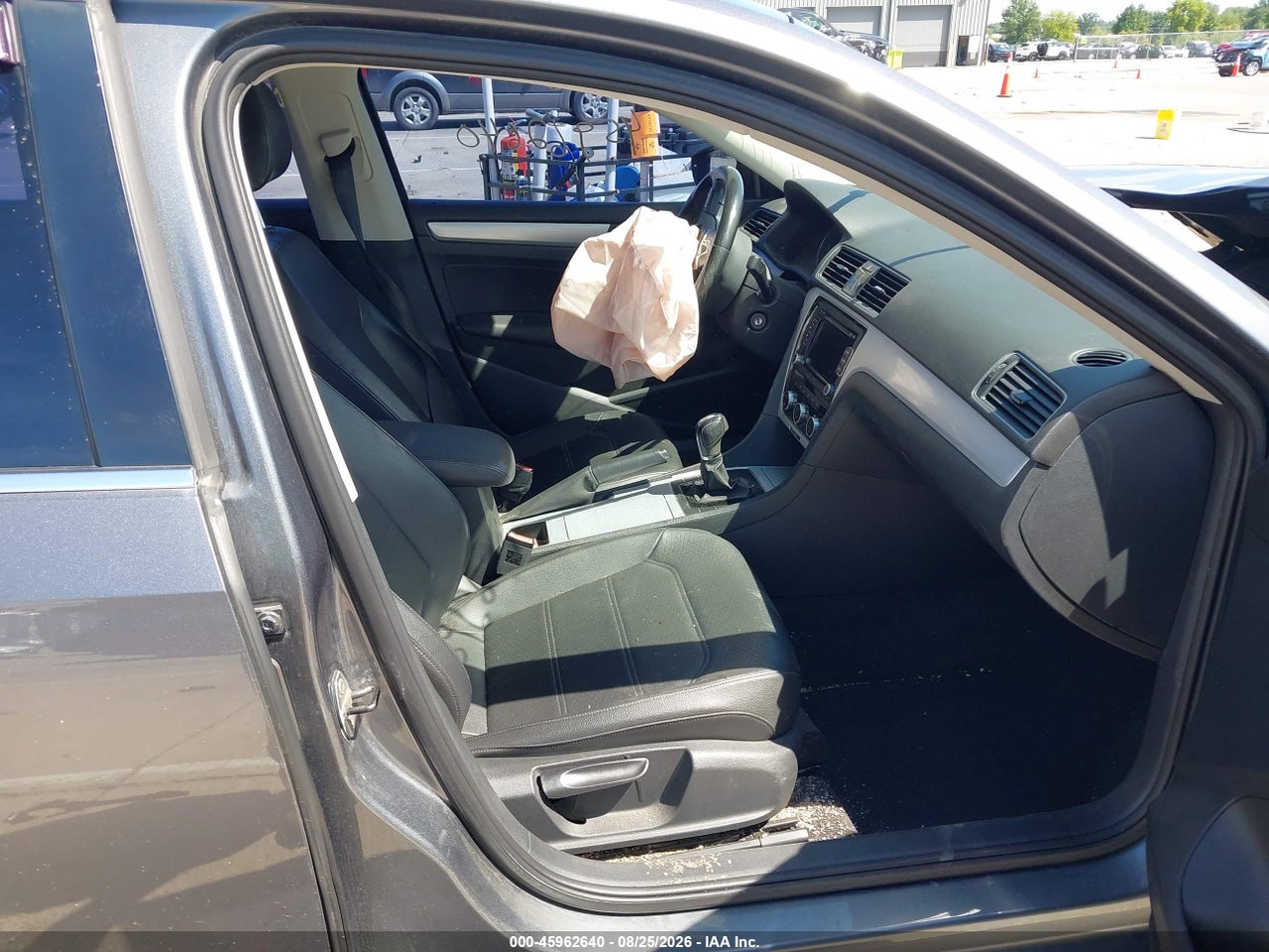 2012 VOLKSWAGEN PASSAT 2.5L SE · 5/11
