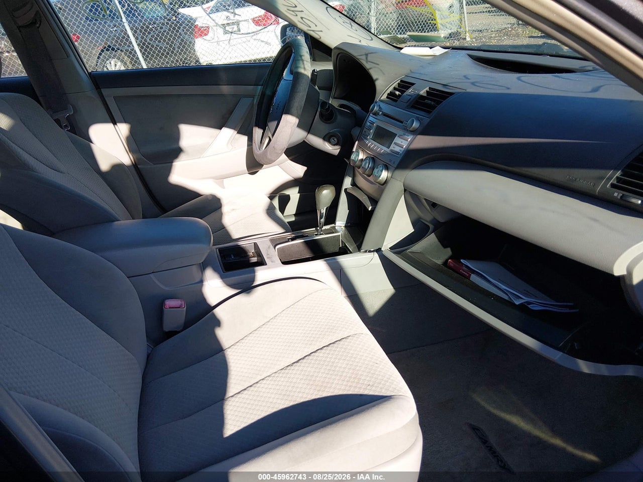 2009 TOYOTA CAMRY LE · 5/10