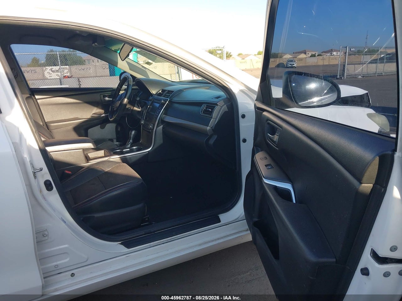 2016 TOYOTA CAMRY SE · 5/11
