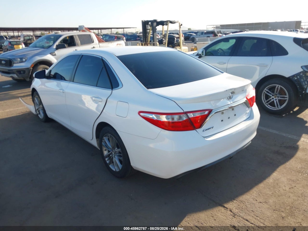 2016 TOYOTA CAMRY SE · 3/11