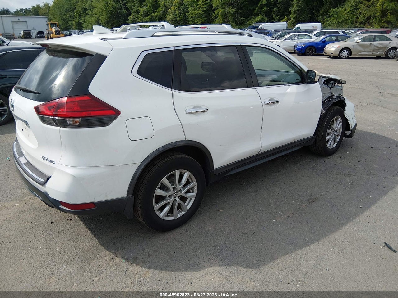 2017 NISSAN ROGUE SV · 4/11