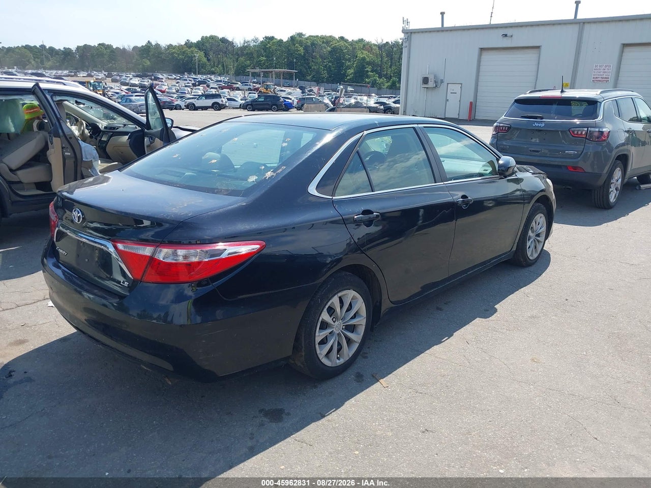 2015 TOYOTA CAMRY LE · 4/11