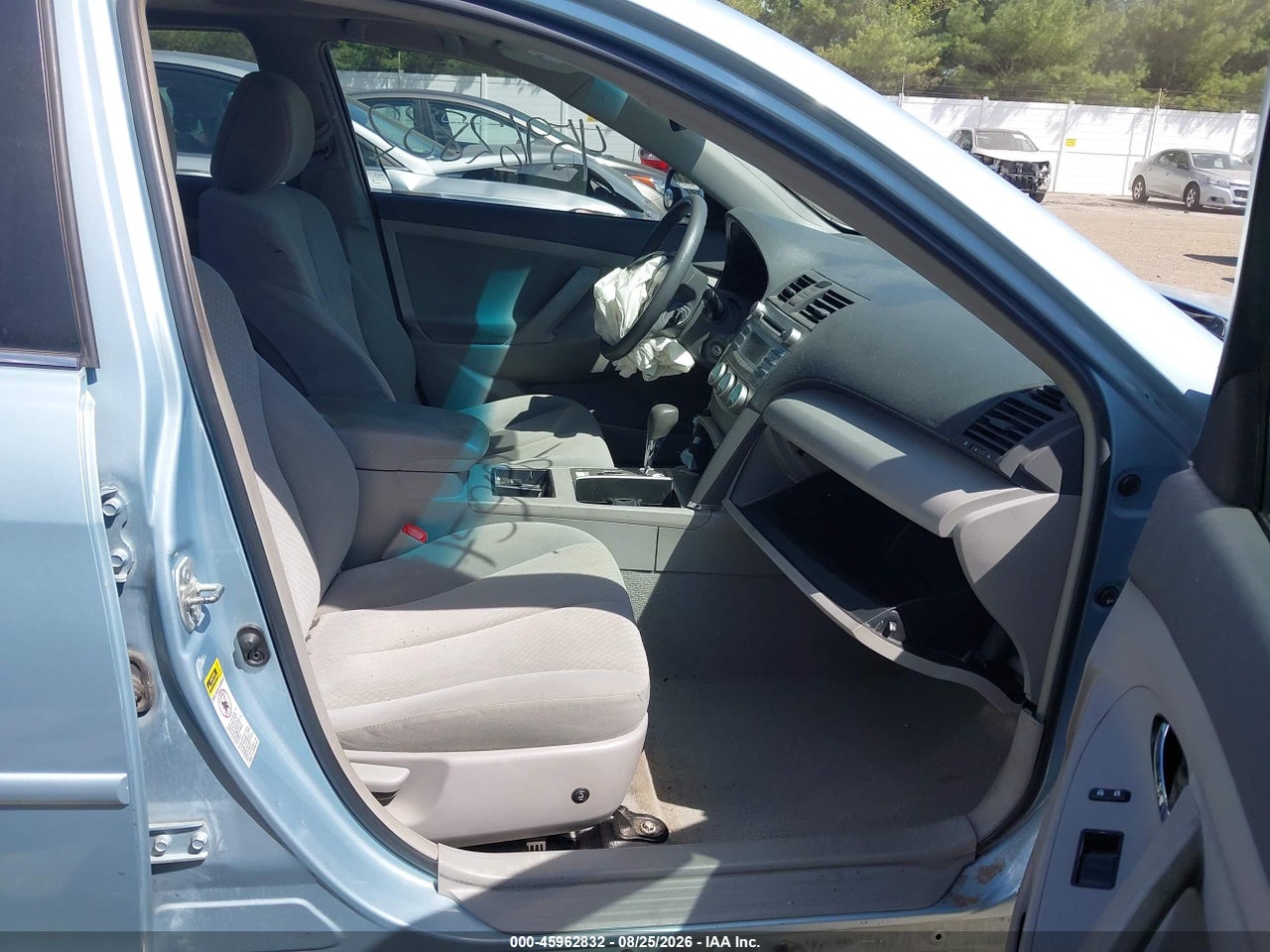 2009 TOYOTA CAMRY LE · 5/11