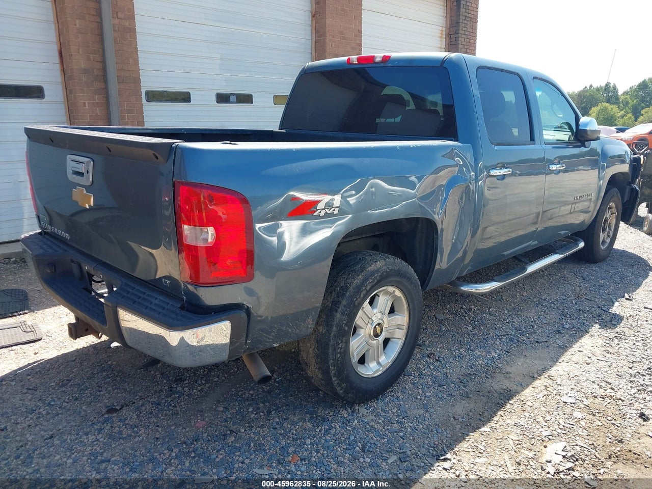 2010 CHEVROLET SILVERADO 1500 LT · 4/11