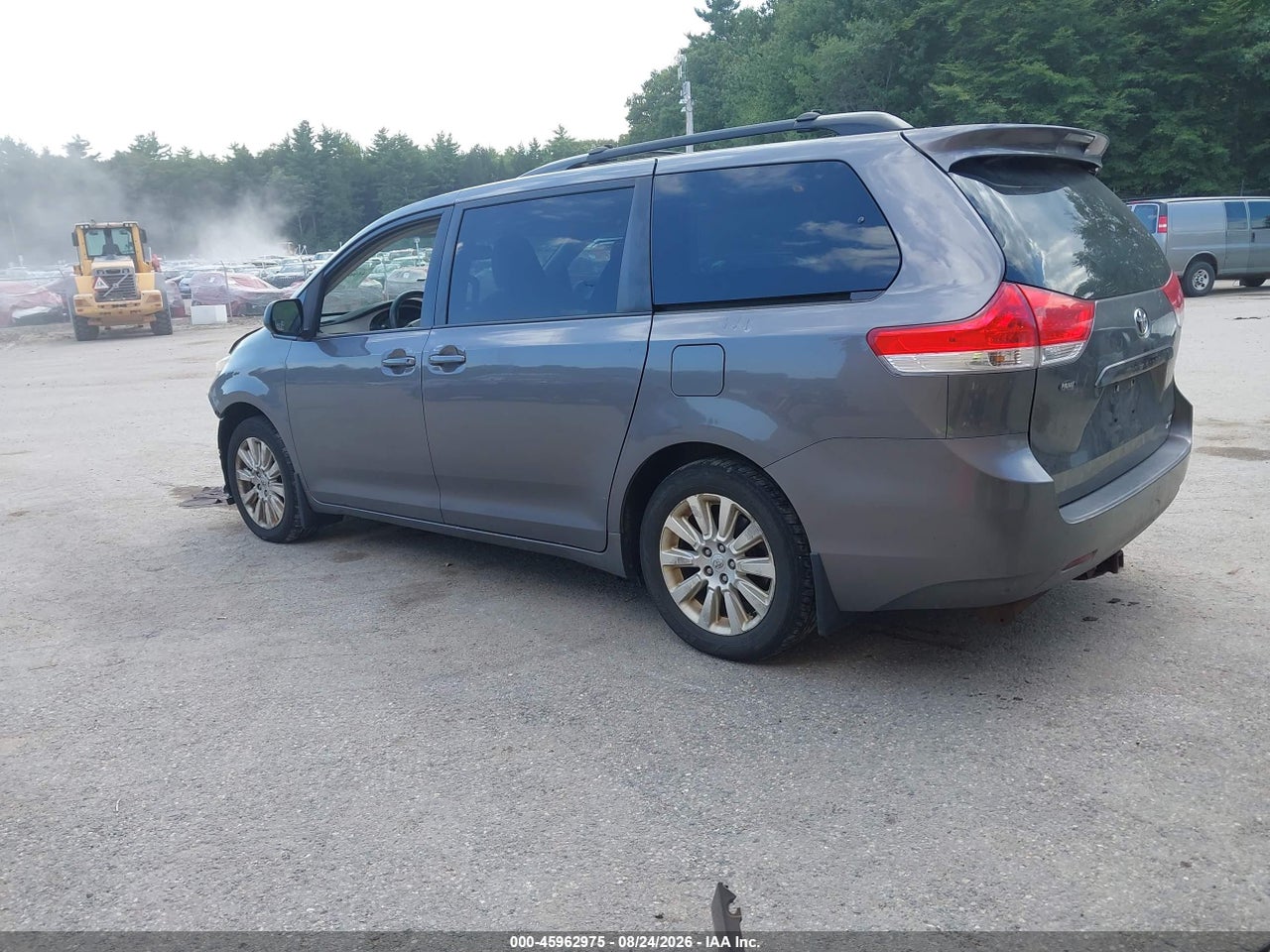 2011 TOYOTA SIENNA LE · 3/11