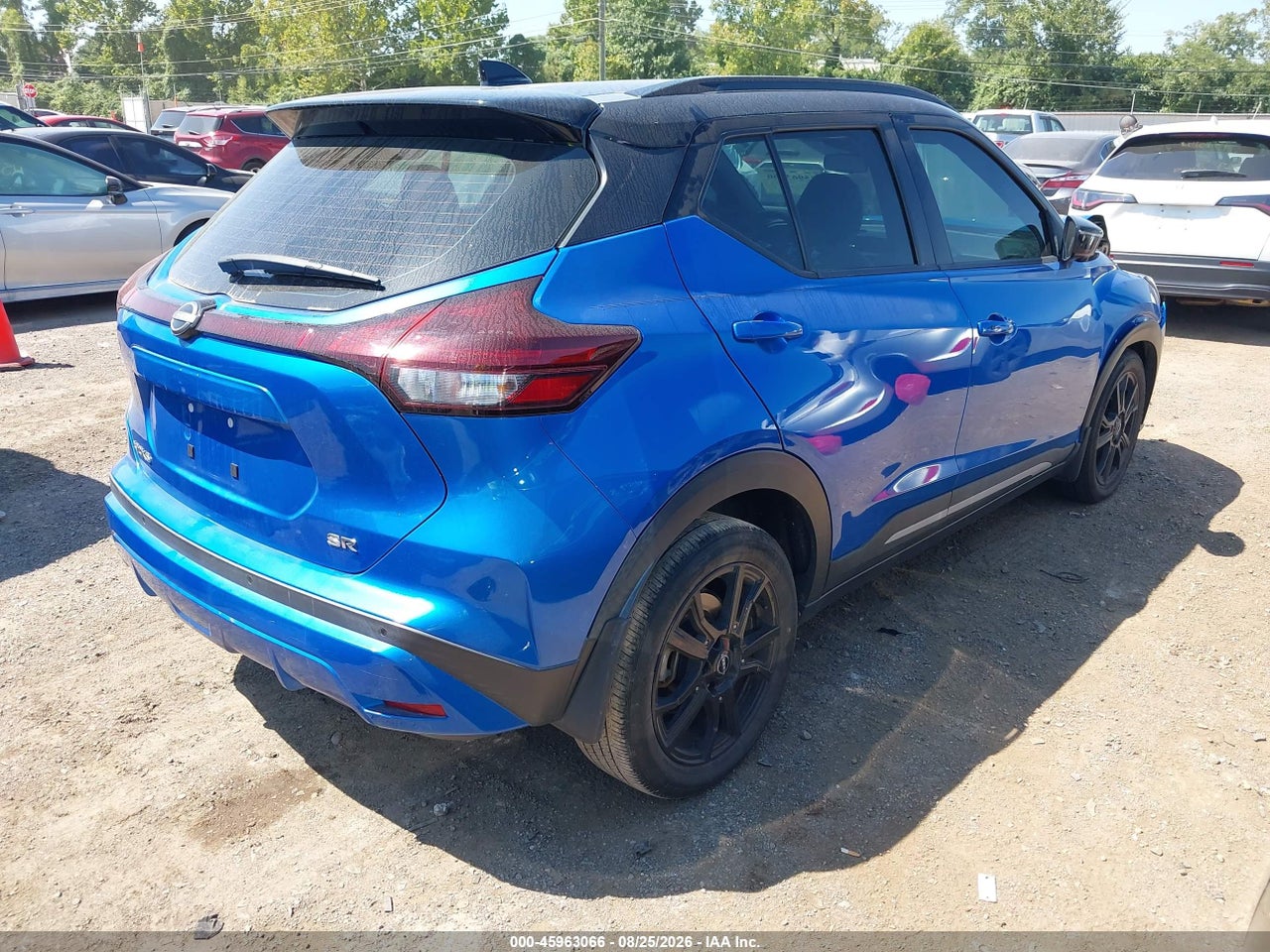 2023 NISSAN KICKS SR XTRONIC CVT · 4/11