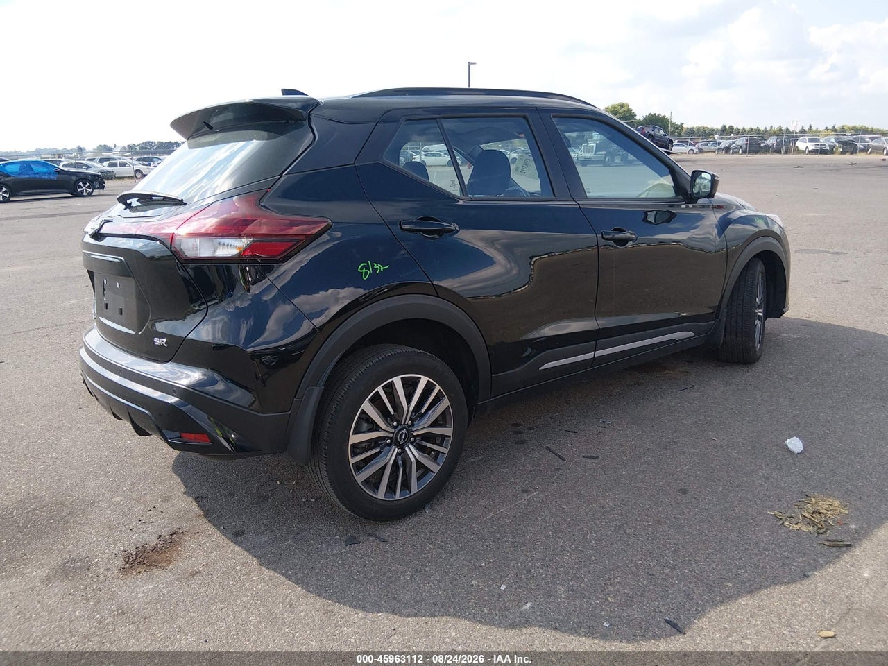 2024 NISSAN KICKS SR XTRONIC CVT · 4/11