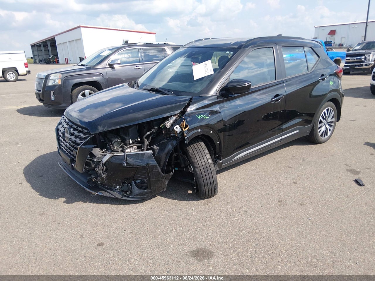 2024 NISSAN KICKS SR XTRONIC CVT · 2/11