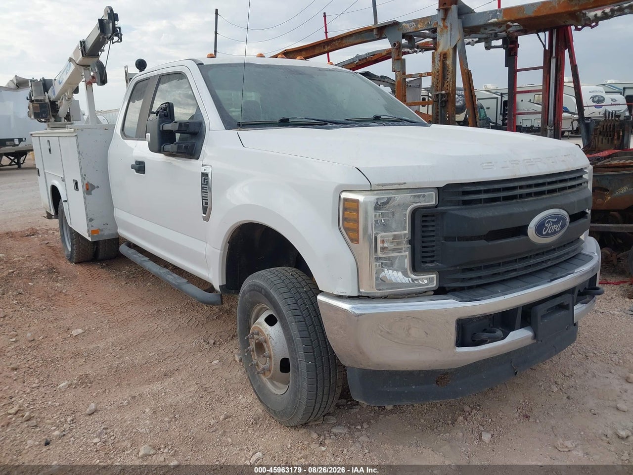 1FD8X3H66JE****** · 2018 FORD F-350 CHASSIS XL