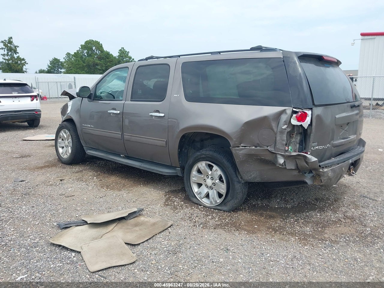 2011 GMC YUKON XL 1500 SLT · 3/11