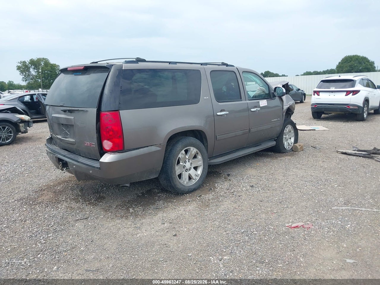 2011 GMC YUKON XL 1500 SLT · 4/11