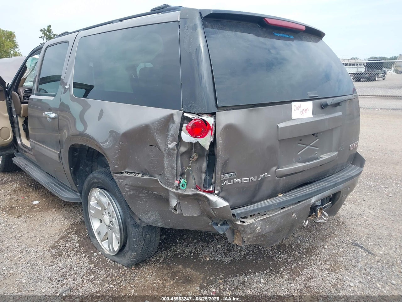 2011 GMC YUKON XL 1500 SLT · 6/11