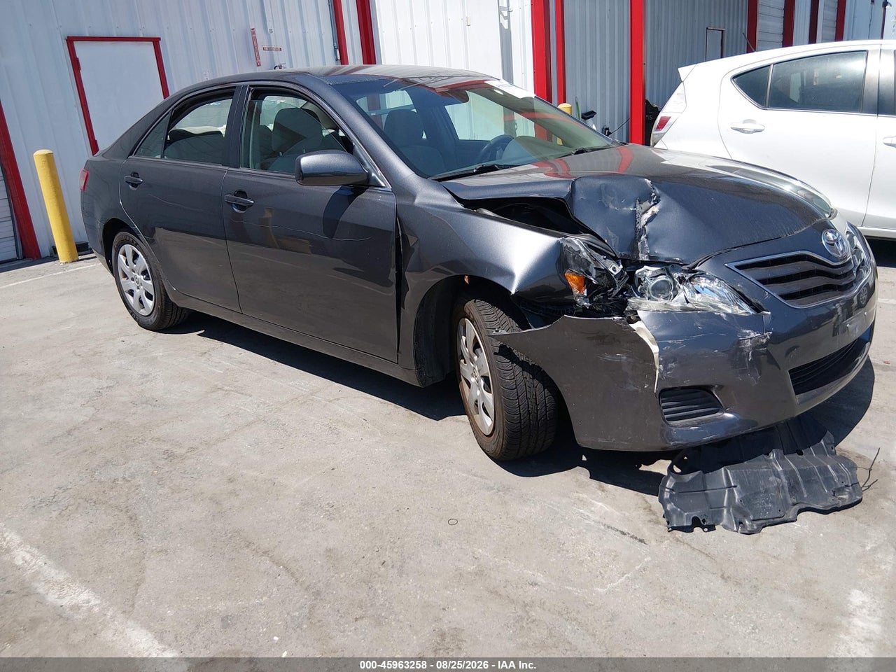 4T4BF3EK6BR****** · 2011 TOYOTA CAMRY LE