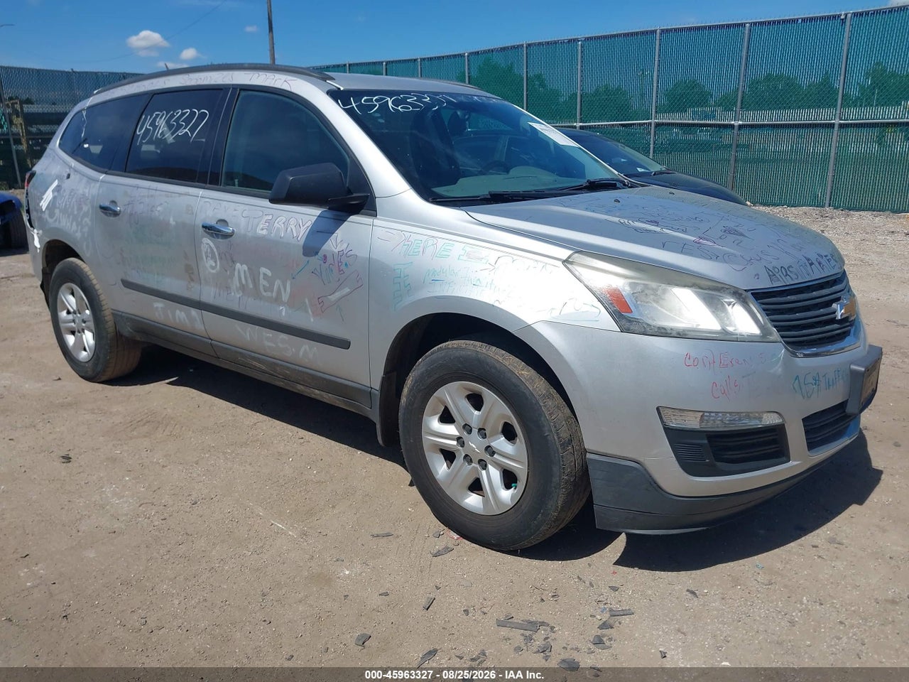 1GNKRFKD8HJ****** · 2017 CHEVROLET TRAVERSE LS