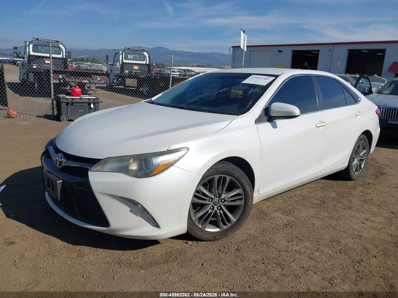 2015 TOYOTA CAMRY SE · 2/11
