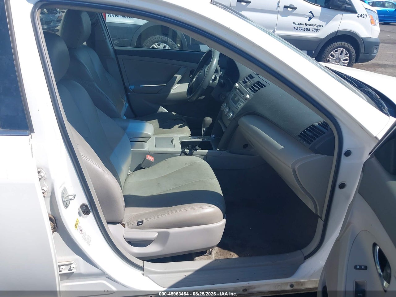 2011 TOYOTA CAMRY LE · 5/10