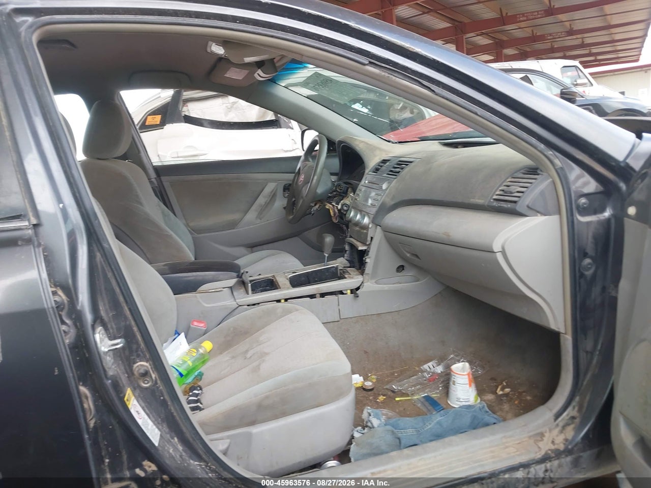 2011 TOYOTA CAMRY LE · 5/11