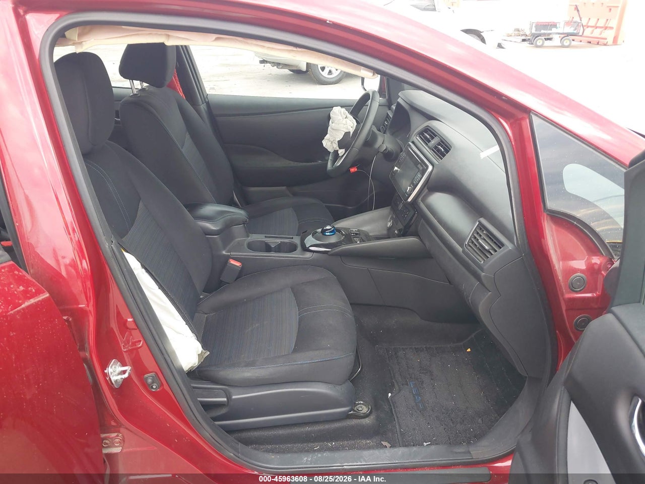 2018 NISSAN LEAF SV · 5/11
