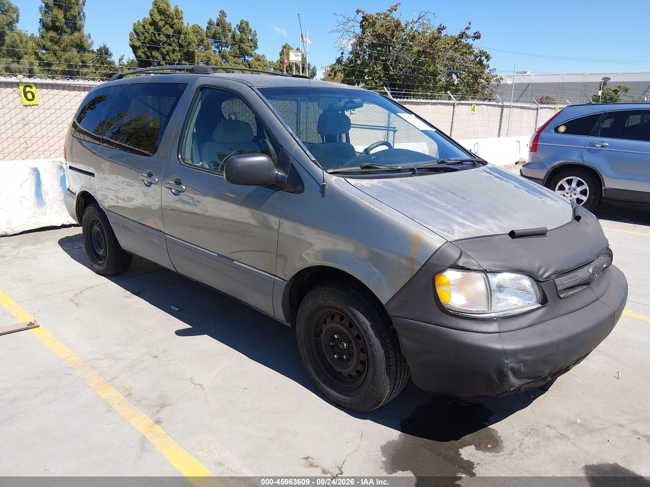 4T3ZF13C6WU****** · 1998 TOYOTA SIENNA LE