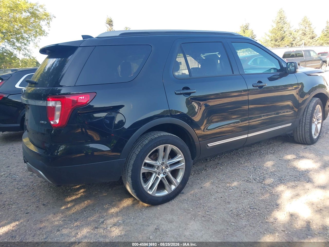 2017 FORD EXPLORER XLT · 4/11