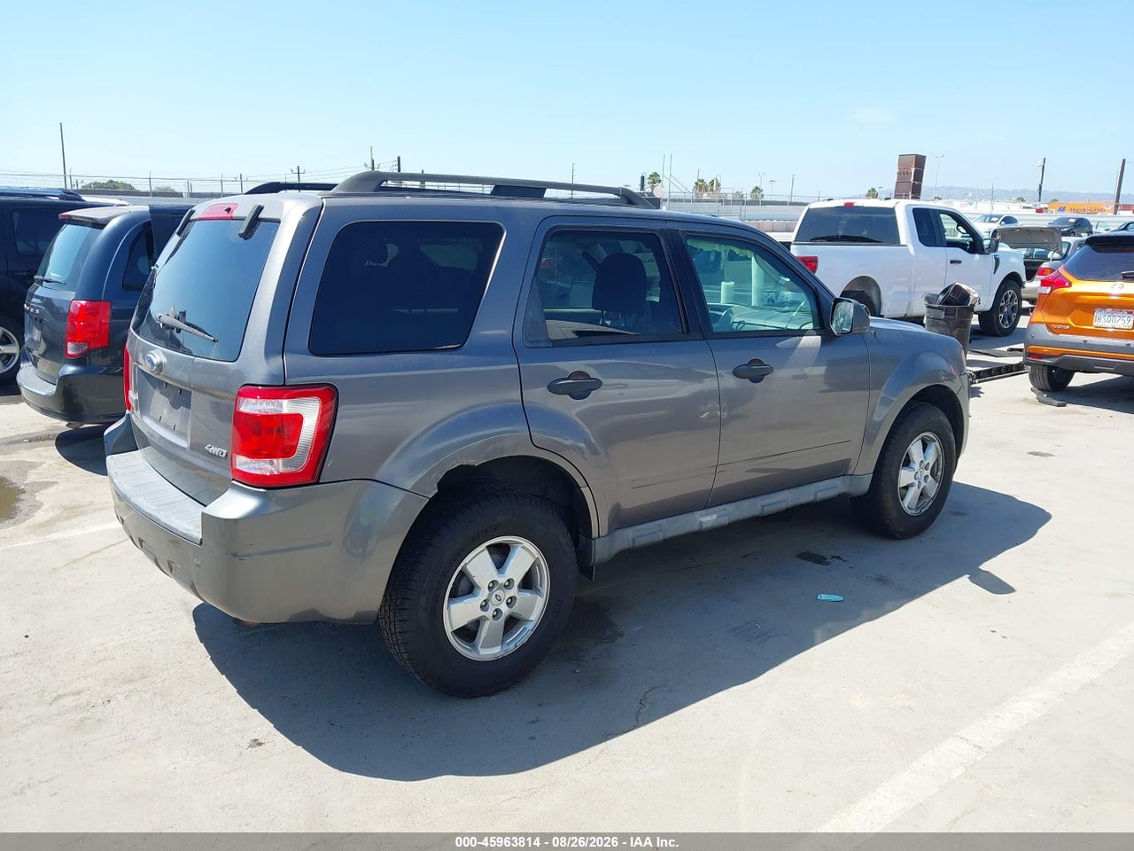 2009 FORD ESCAPE XLT · 4/11