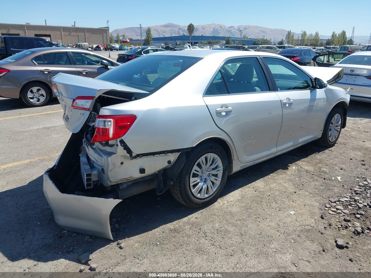 2014 TOYOTA CAMRY LE · 4/11