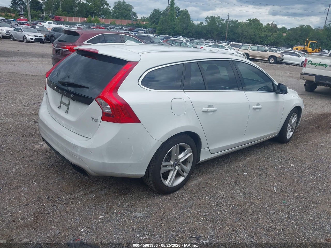 2015 VOLVO V60 T5 PREMIER · 4/11