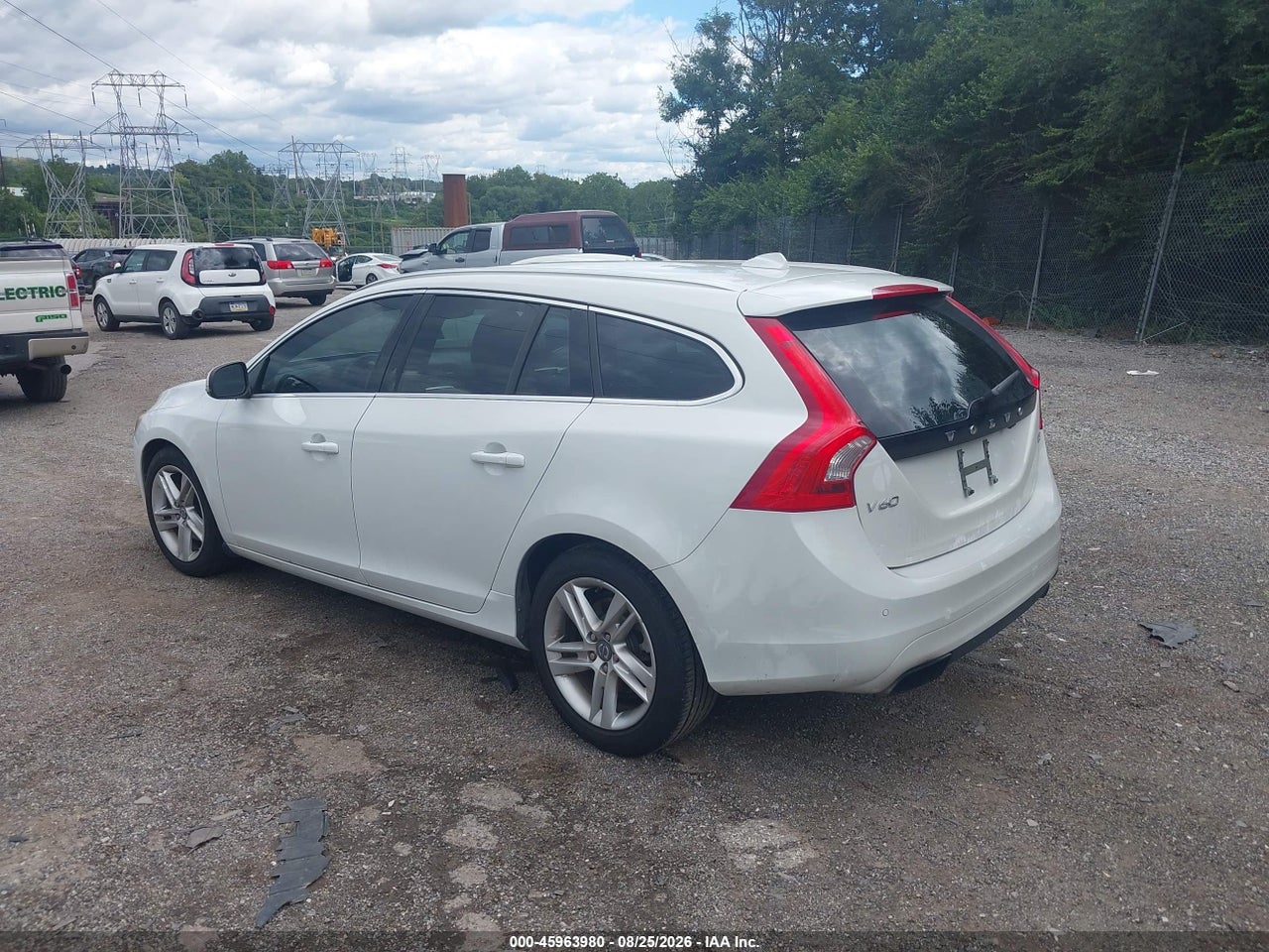 2015 VOLVO V60 T5 PREMIER · 3/11