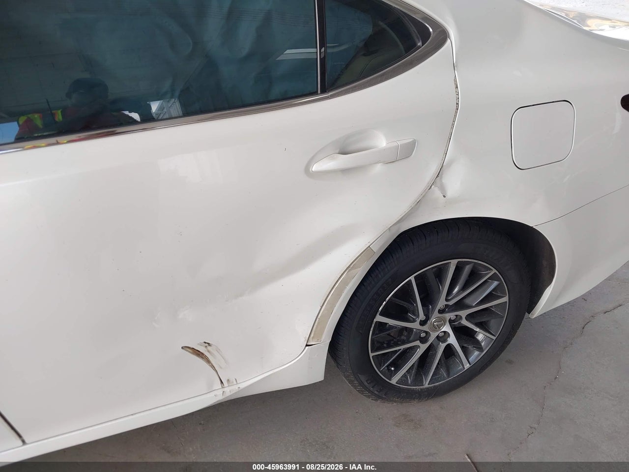2016 LEXUS ES 350 · 6/10